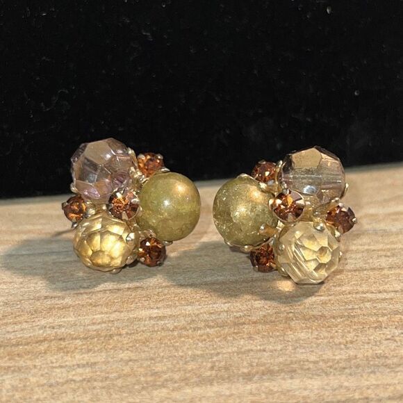 Vogue Cluster Stone Bead Clip Earrings 1” Gold Tone Crystal - Picture 1 of 6